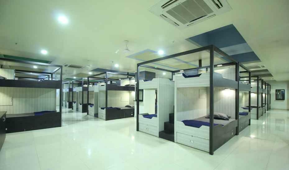 In & Out Dormitory Ahmedabad Exterior foto