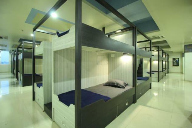 In & Out Dormitory Ahmedabad Exterior foto